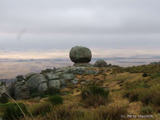 Solosancho: Bolo granítico en el Castro de Ulaca<br>(Graben del Valle Amblés)